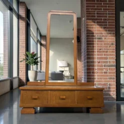 Meuble bas, d'entrée vintage en bois avec miroir