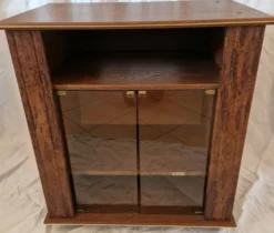 Meuble BerliozCréations vintage en bois figuré et verre fumé Made in France