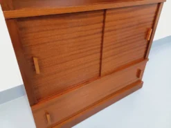 Meuble bibliothèque de rangement vintage en bois de chêne des années 60