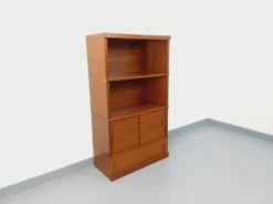 Meuble bibliothèque de rangement vintage en bois de chêne des années 60