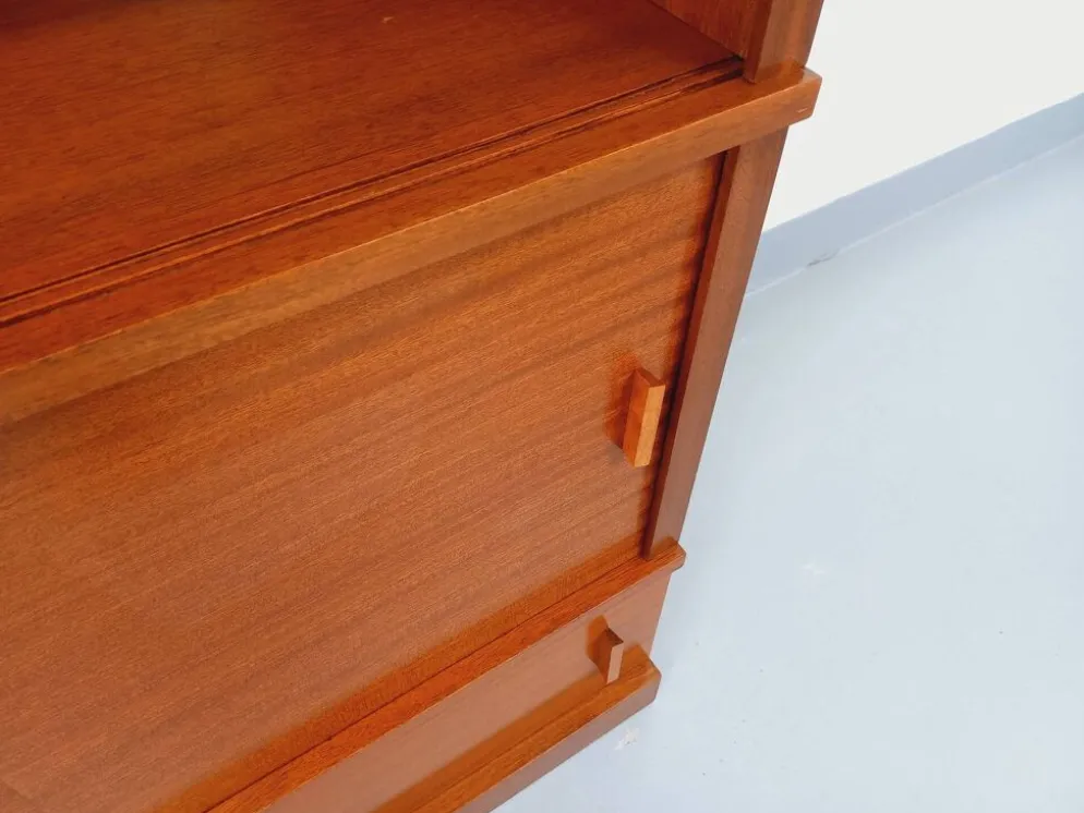 Meuble bibliothèque de rangement vintage en bois de chêne des années 60