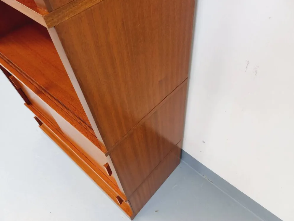 Meuble bibliothèque de rangement vintage en bois de chêne des années 60