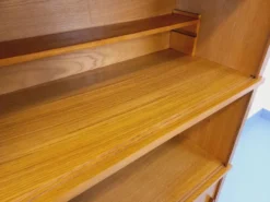 Meuble bibliothèque de rangement vintage en bois de chêne des années 60