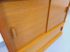 Meuble bibliothèque de rangement vintage en bois de chêne des années 60