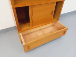 Meuble bibliothèque de rangement vintage en bois de chêne des années 60
