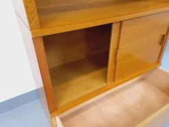 Meuble bibliothèque de rangement vintage en bois de chêne des années 60