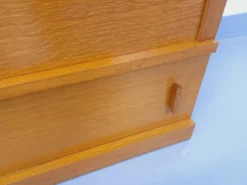 Meuble bibliothèque de rangement vintage en bois de chêne des années 60