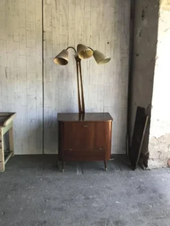 Meuble à boissons Art Déco en noyer marron avec lampe intégrée et laiton, 1950s