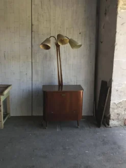 Meuble à boissons Art Déco en noyer marron avec lampe intégrée et laiton, 1950s