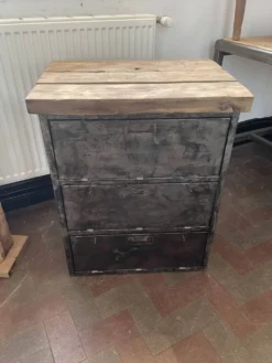 Meuble 3 clapets métal bois