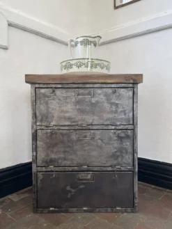 Meuble 3 clapets métal bois