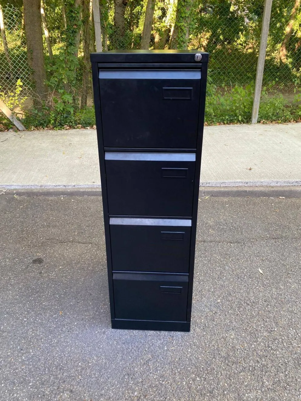 Meuble classeur métallique 4 tiroirs pour dossiers suspendus style industri