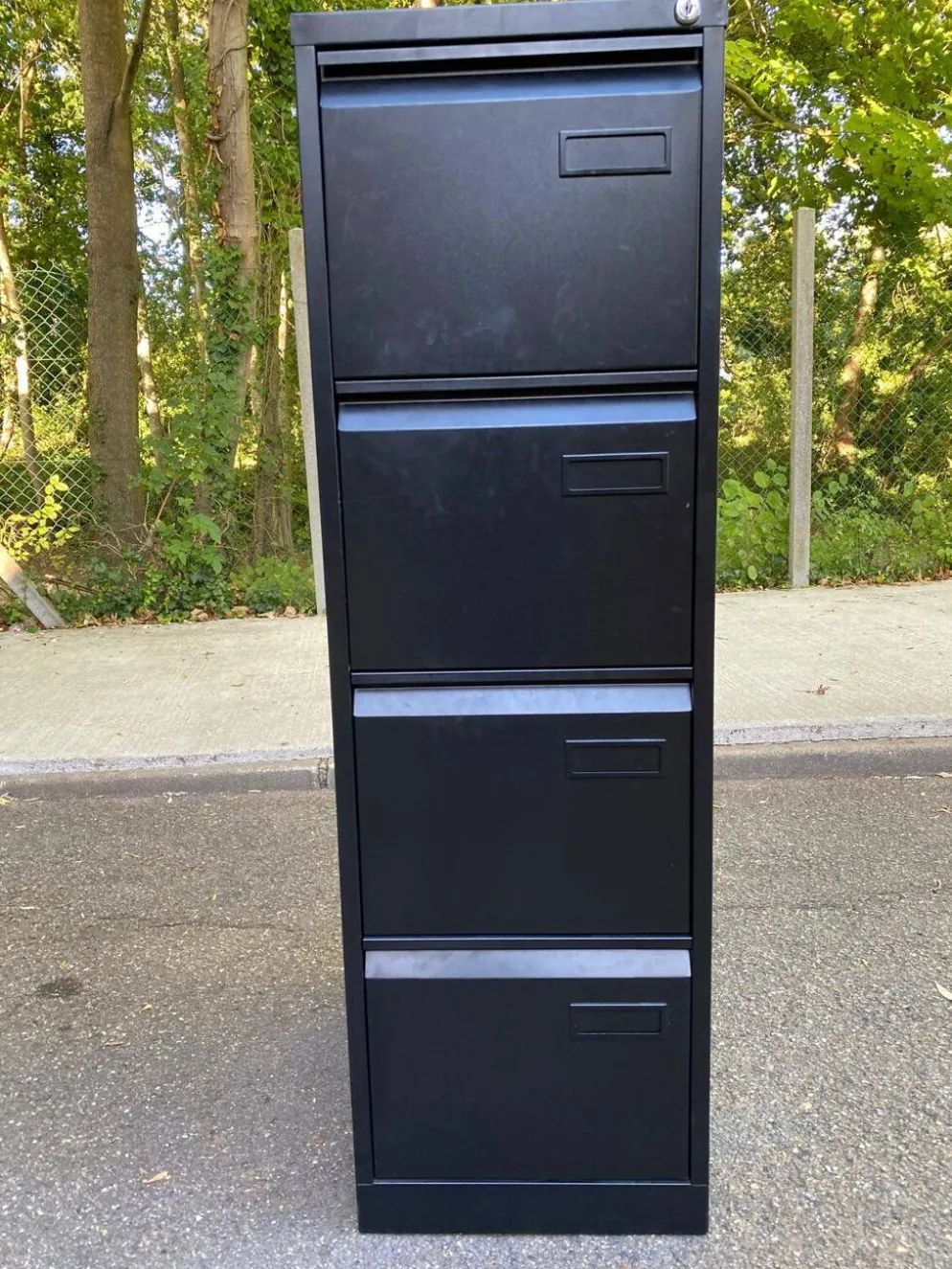 Meuble classeur métallique 4 tiroirs pour dossiers suspendus style industri
