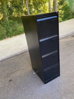 Meuble classeur métallique 4 tiroirs pour dossiers suspendus style industri