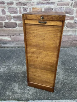 Meuble classeur à rideau coulissant