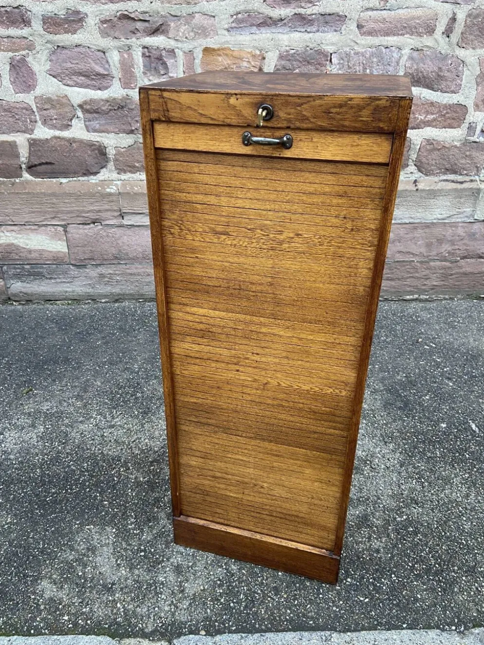 Meuble classeur à rideau coulissant