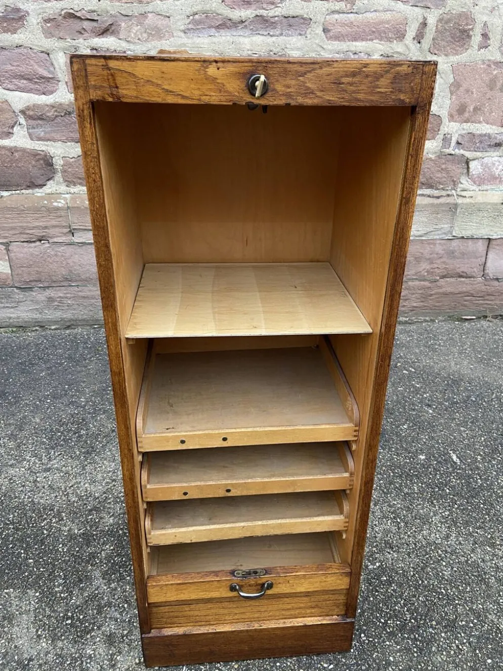 Meuble classeur à rideau coulissant