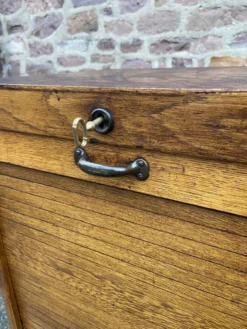 Meuble classeur à rideau coulissant