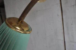 Meuble cocktail éclairé en noyer marron et laiton, abat-jours multicolores, années 1950