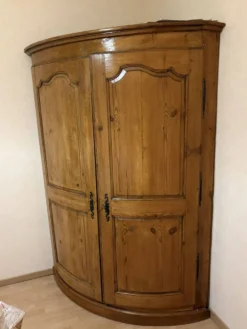 Meuble d'angle, encoignure en Mélèze, 18ème s.