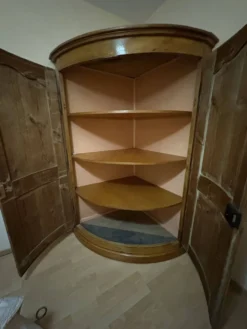 Meuble d'angle, encoignure en Mélèze, 18ème s.