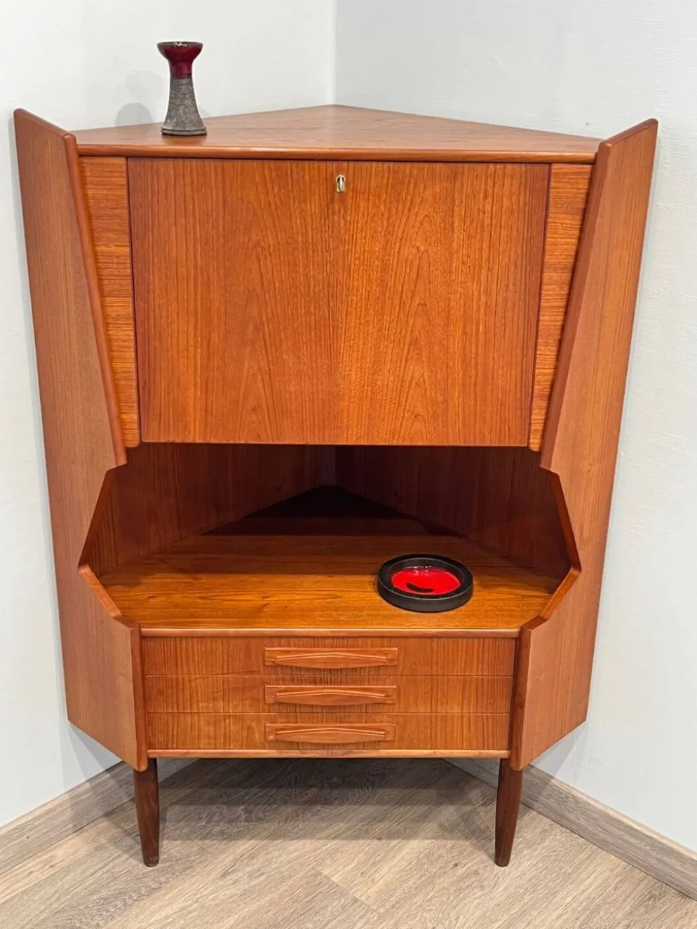 Meuble d’angle scandinave en teck design danois