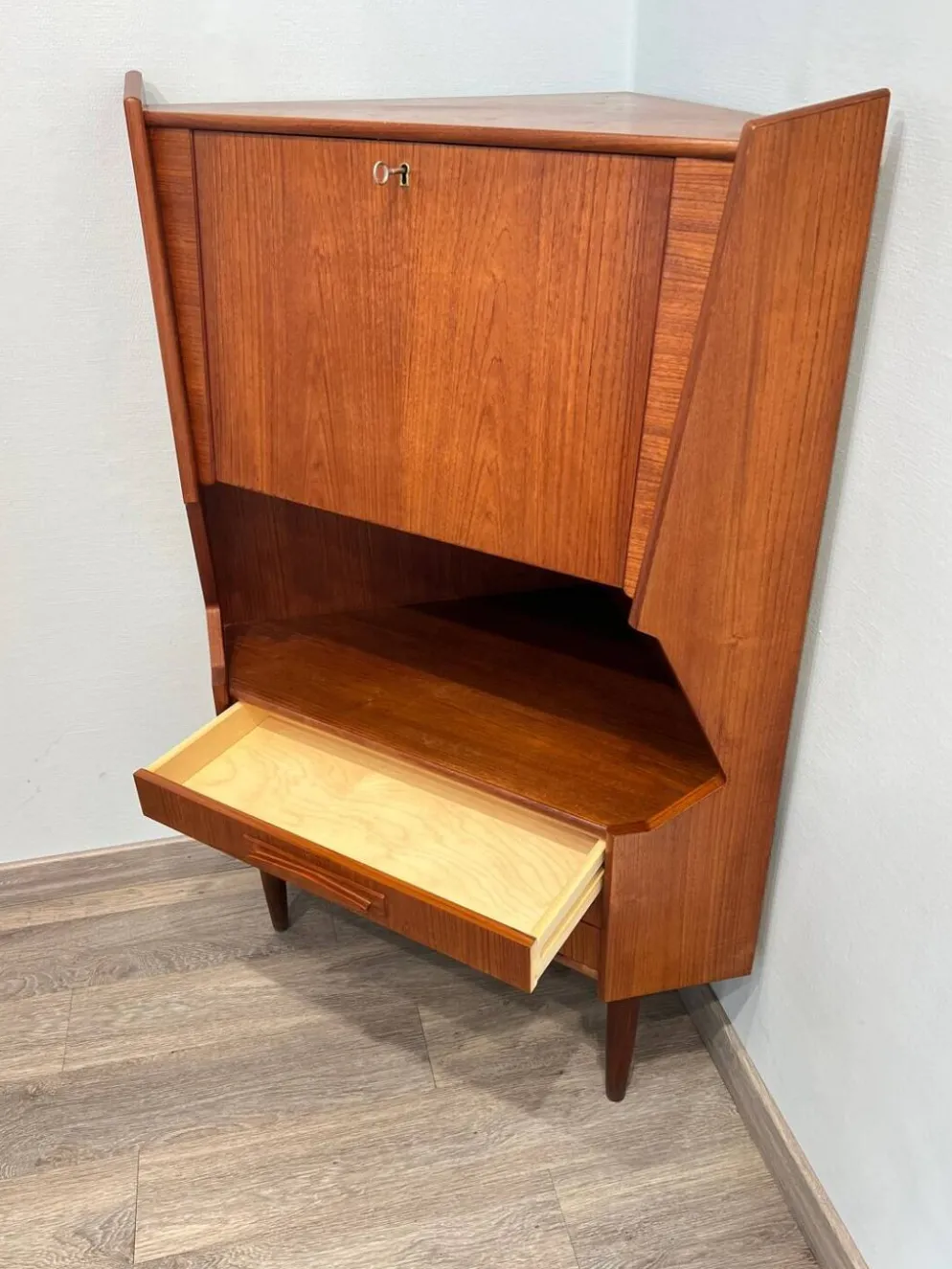Meuble d’angle scandinave en teck design danois