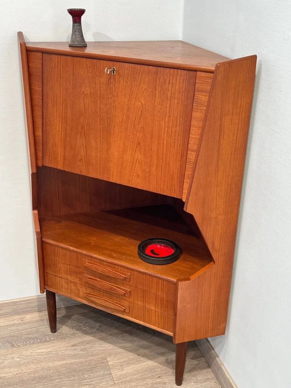 Meuble d’angle scandinave en teck design danois