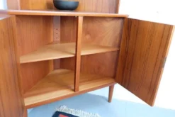 Meuble d'angle vintage danois rétro des années 1960, en teck.