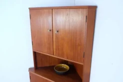 Meuble d'angle vintage danois rétro des années 1960, en teck.