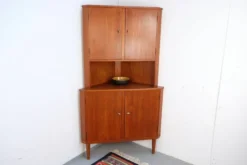 Meuble d'angle vintage danois rétro des années 1960, en teck.