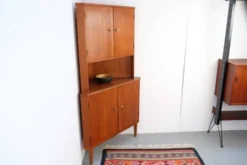 Meuble d'angle vintage danois rétro des années 1960, en teck.