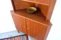 Meuble d'angle vintage danois rétro des années 1960, en teck.