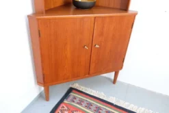 Meuble d'angle vintage danois rétro des années 1960, en teck.