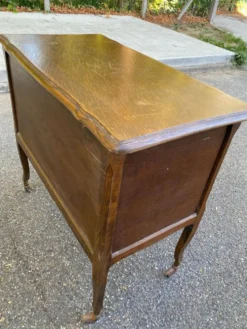 Meuble d'appoint vintage à abattant & roulettes style Louis XV