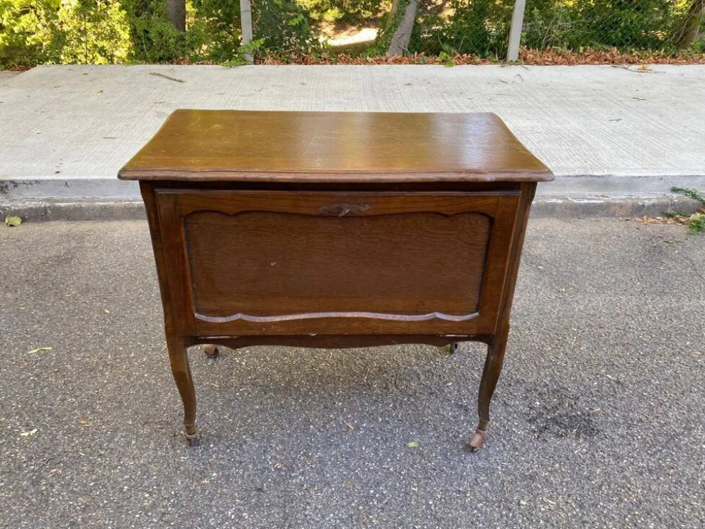 Meuble d'appoint vintage à abattant & roulettes style Louis XV