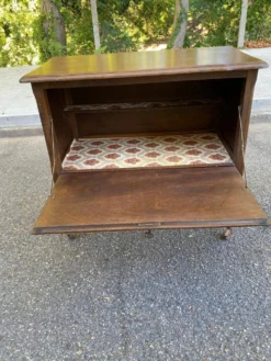 Meuble d'appoint vintage à abattant & roulettes style Louis XV