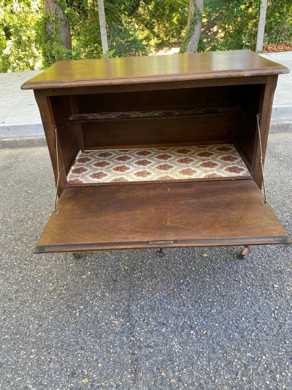Meuble d'appoint vintage à abattant & roulettes style Louis XV