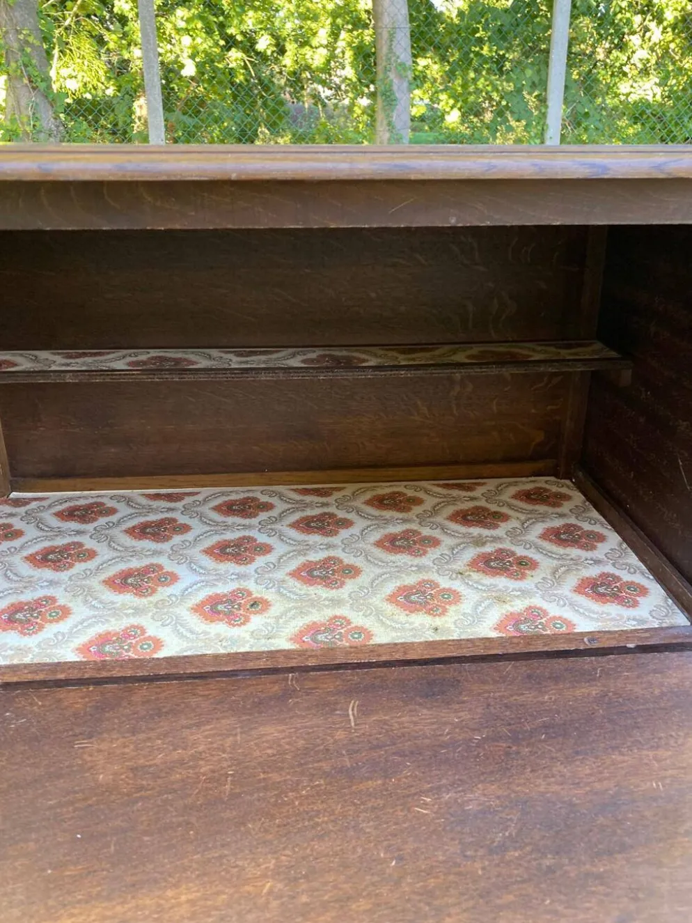 Meuble d'appoint vintage à abattant & roulettes style Louis XV