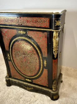 Meuble d’appui Napoléon III en marqueterie Boulle, bronze et marbre