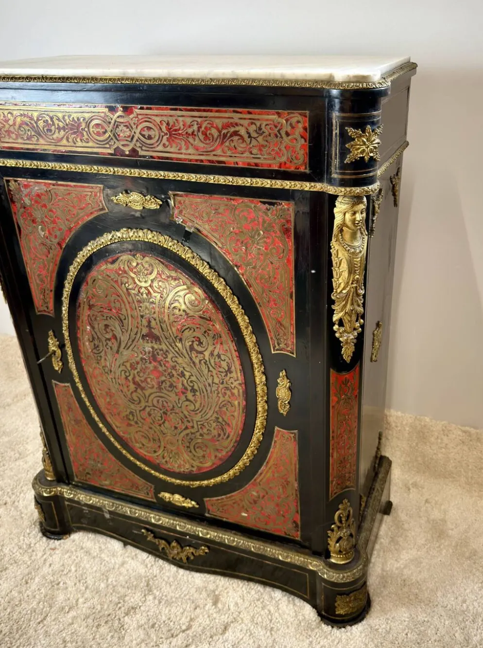 Meuble d’appui Napoléon III en marqueterie Boulle, bronze et marbre