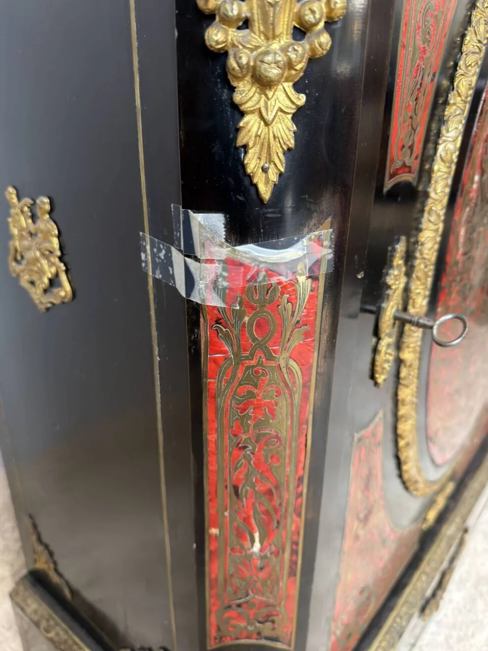 Meuble d’appui Napoléon III en marqueterie Boulle, bronze et marbre