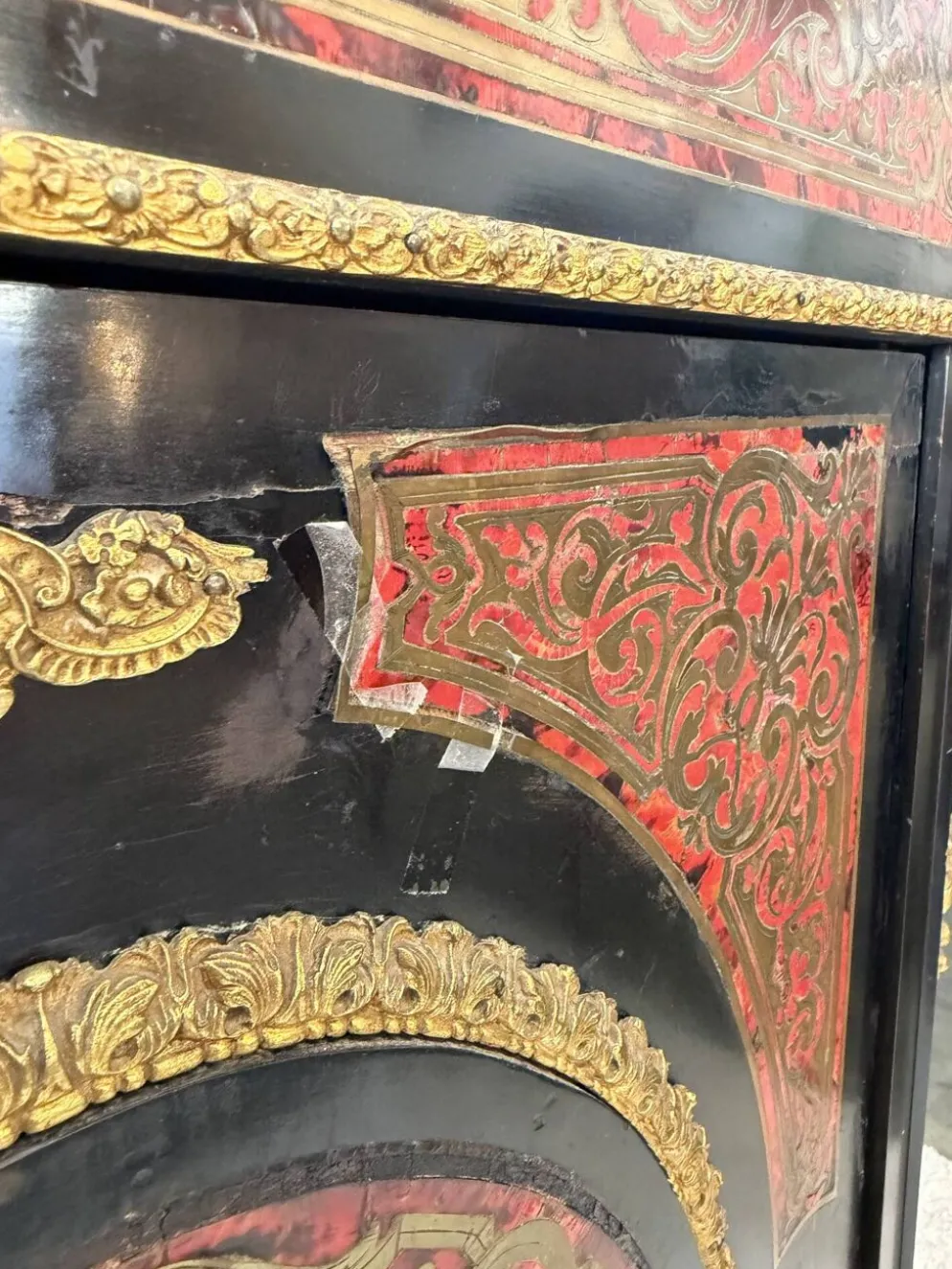 Meuble d’appui Napoléon III en marqueterie Boulle, bronze et marbre