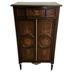 Meuble d’appui style Louis XVI en bois marqueté et laiton – fin XIXe / XX