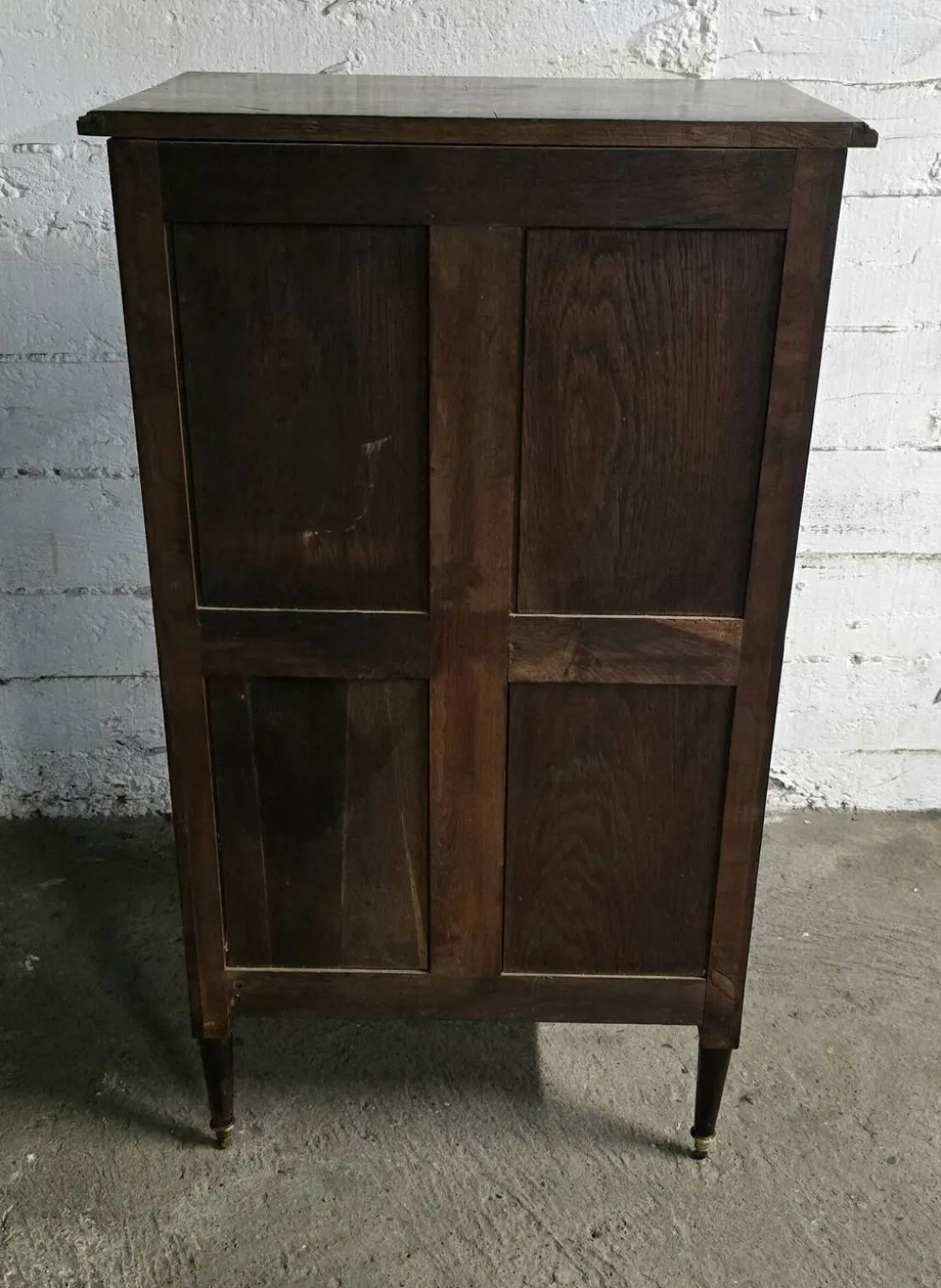 Meuble d’appui style Louis XVI en bois marqueté et laiton – fin XIXe / XX