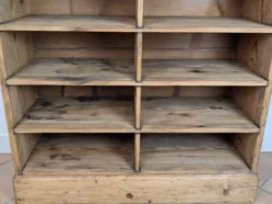 Meuble d'atelier à casiers