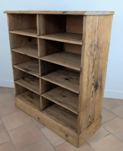 Meuble d'atelier à casiers