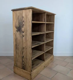 Meuble d'atelier à casiers