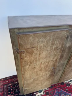 Meuble d’atelier style industriel fer patiné années 50