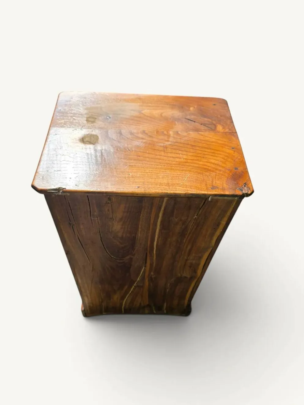 Meuble de chevet rustique ancien en bois massif